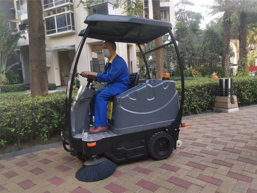 2万预算！轻松拿下中型驾驶扫地车